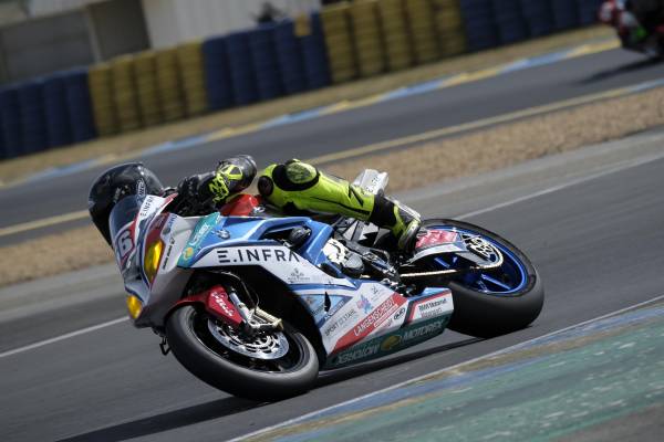 Ian Hutchinson vence a primeira prova do TT da Ilha de Man 2017