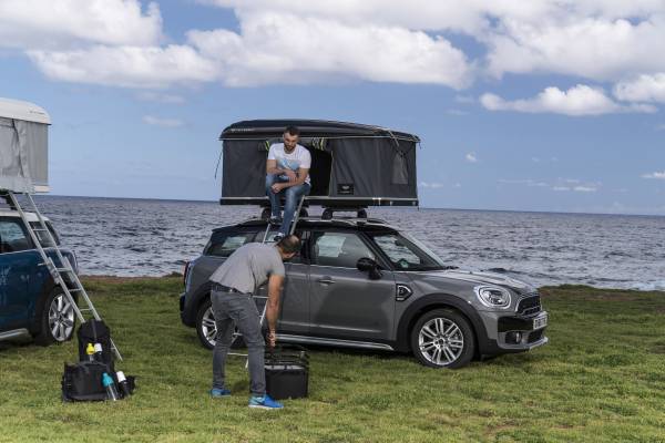 Keizer envelop Kijker For everyone who wants to get away – and aim high: the AUTOHOME roof tent  for the new MINI Countryman.
