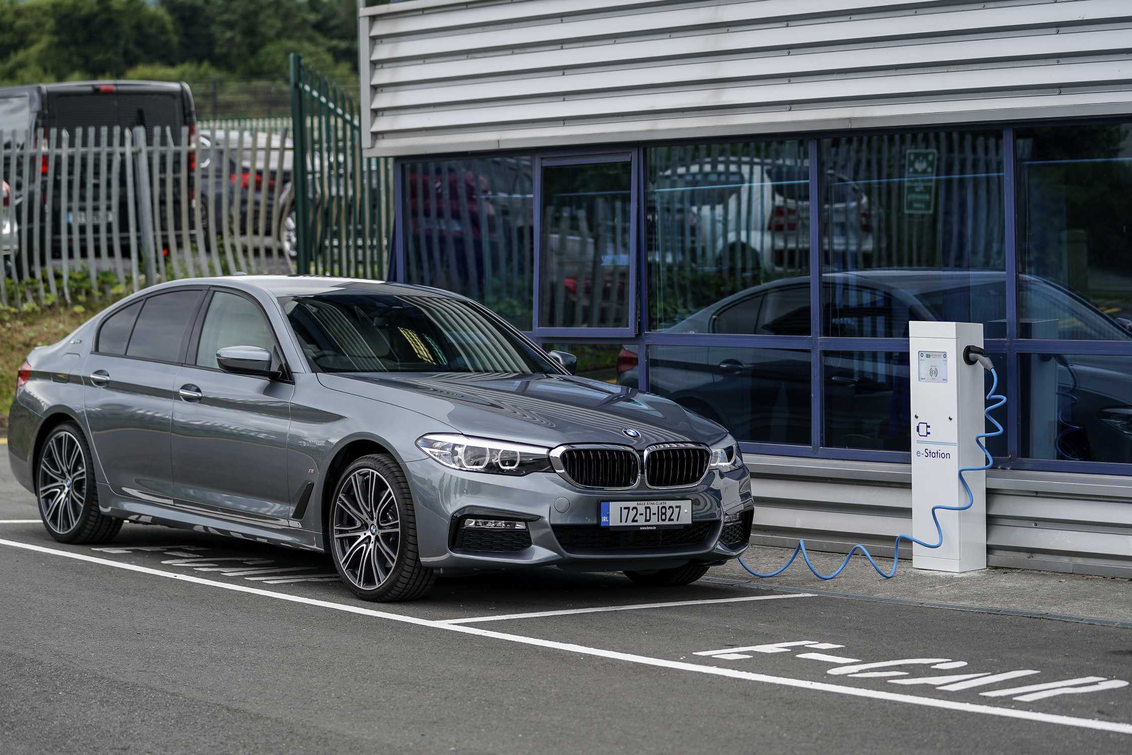 Irish Imagery of the BMW 530e M Sport Saloon Bluestone metallic with ...