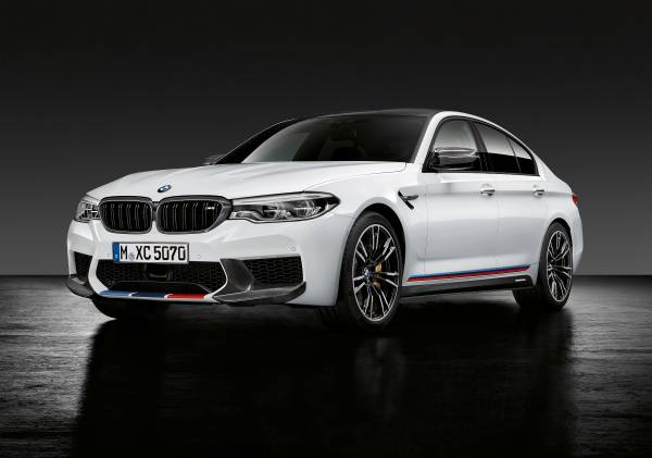 https://mediapool.bmwgroup.com/cache/P9/201710/P90284093/P90284093-the-new-bmw-m5-with-m-performance-parts-10-2017-600px.jpg