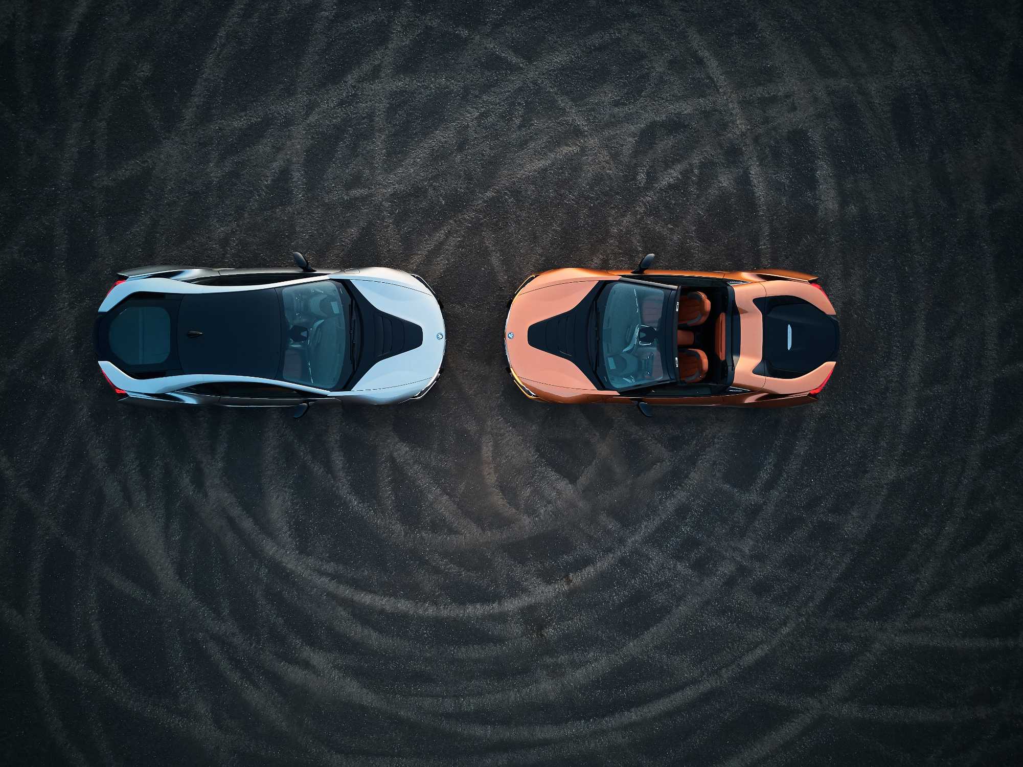 The new BMW i8 Roadster and the new BMW i8 Coupe. (11/2017)