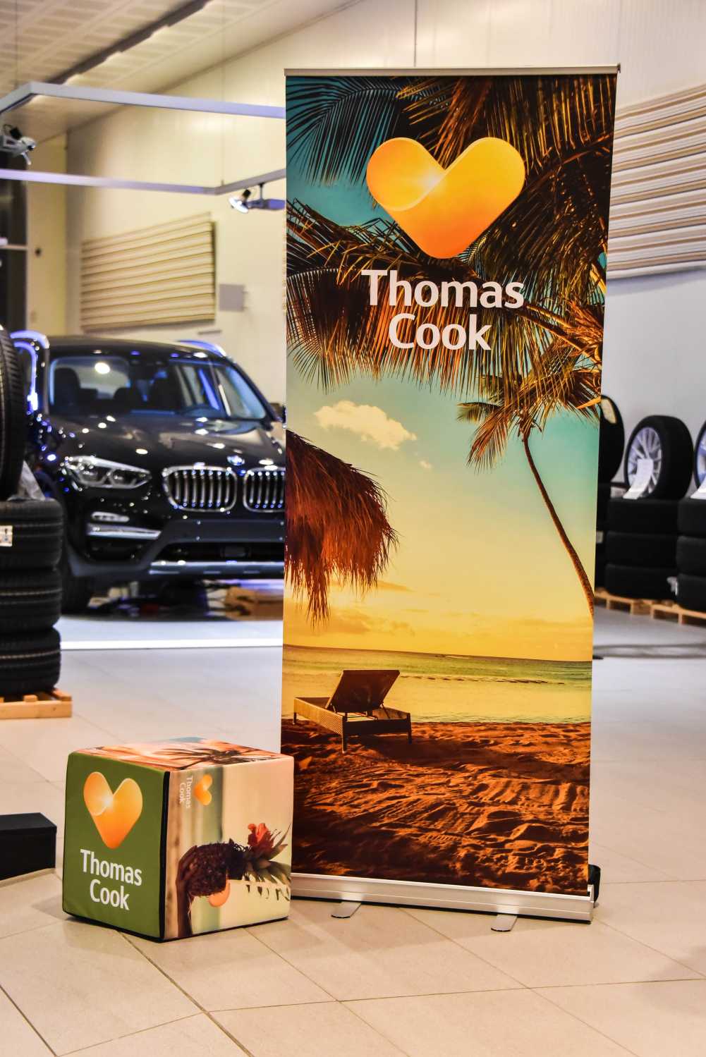 Thomas Cook Belgium chooses BMW as sole vehicle provider. Delivery of the first vehicles at BMW Peter Daeninck (11/2017)