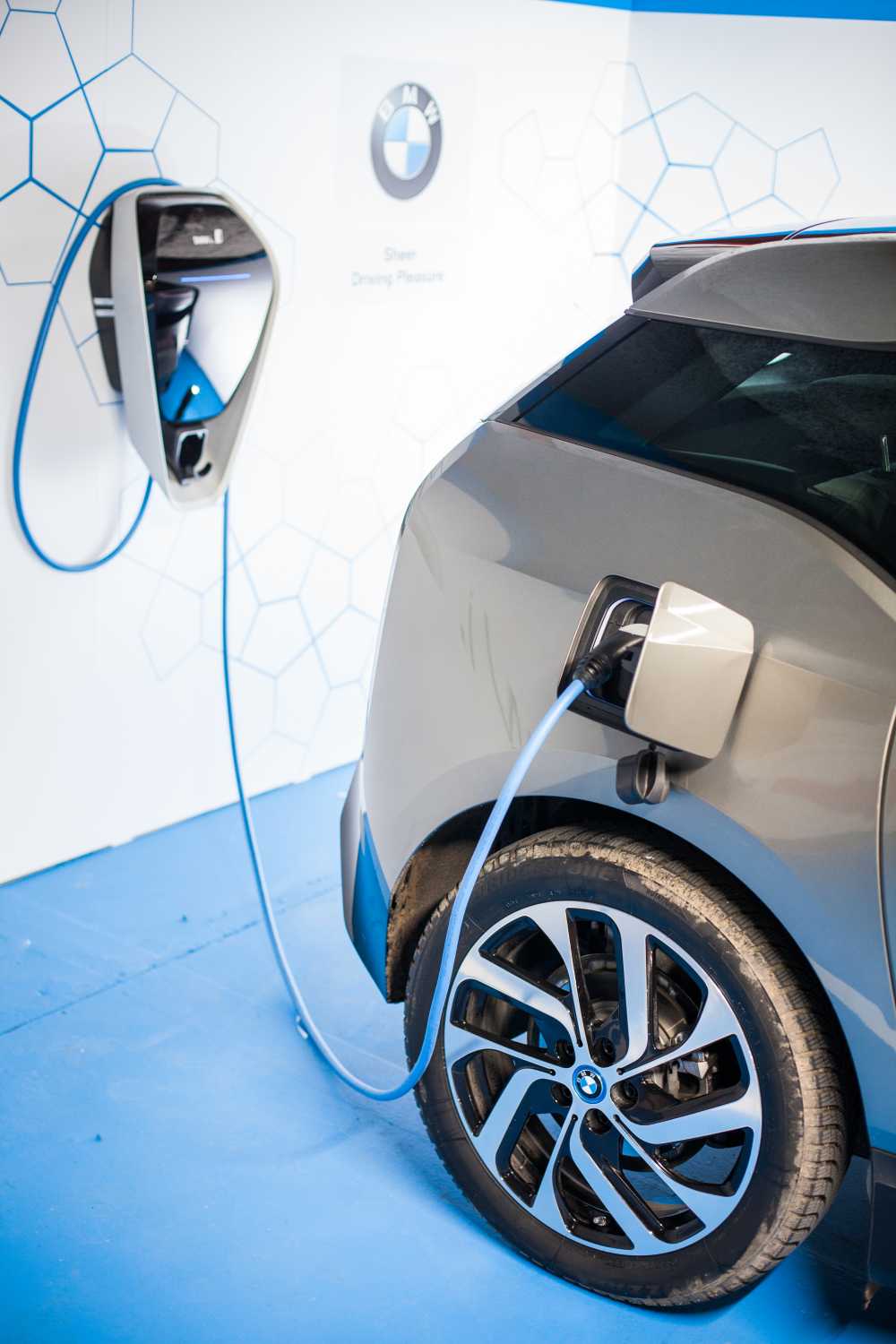 BMW i charging stations at Băneasa Shopig City Mall, Bucharest (12/2017)