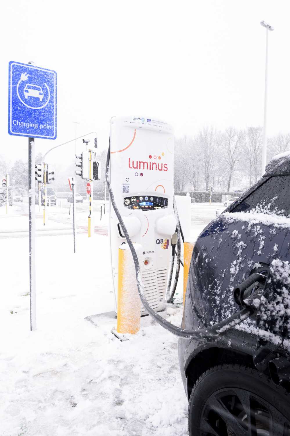 BMW is supporting the Unit-E fast charging network: the all new BMW i3s is among the first e-vehicles to charge at the Q8 in Oostend. (12/2017)