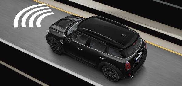 スポーティさを極限まで高めた限定モデルMINIクロスオーバー・ブラック
