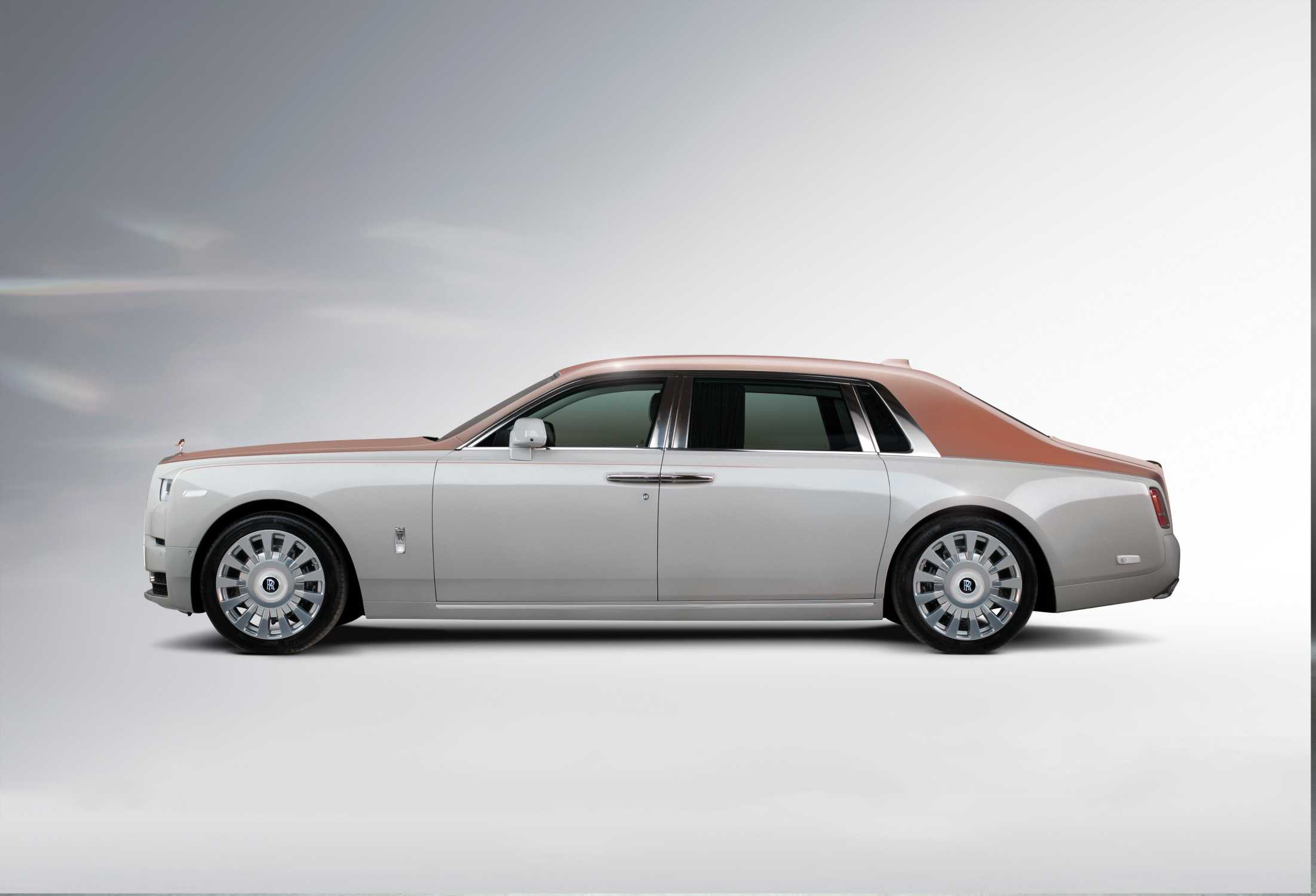 Rolls Royce Phantom Extended Wheelbase Whispered Muse 1011