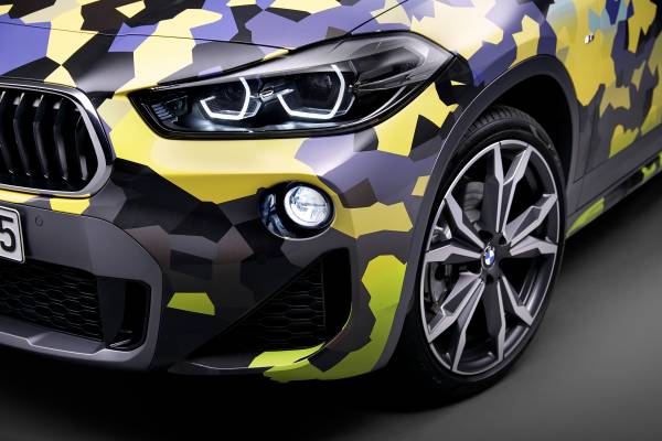 https://mediapool.bmwgroup.com/cache/P9/201803/P90297906/P90297906-the-new-bmw-x2-with-exclusive-digital-camo-accessory-wrapping-04-2018-600px.jpg