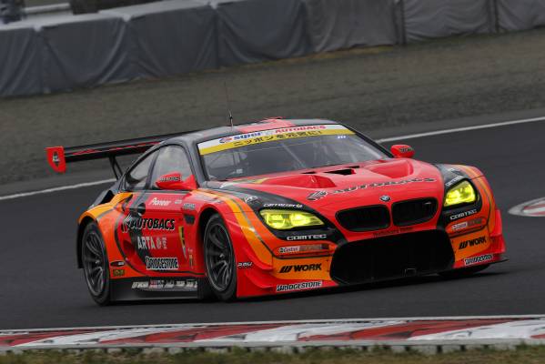 ARTA BMW M6 GT3は、路面状況が不安定な中、前輪交換のみのピット戦略