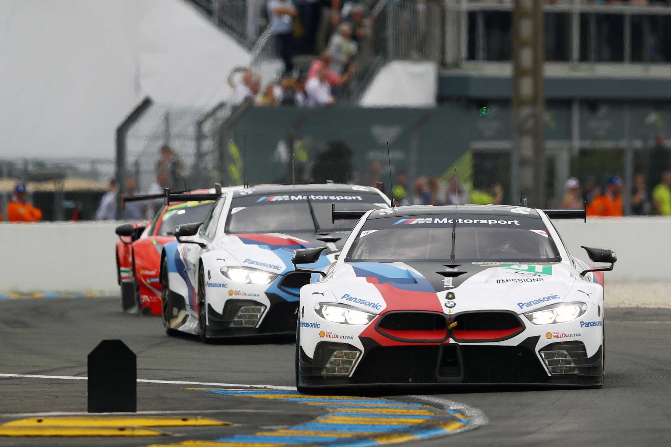 akademisk vedholdende Opiate BMW M8 GTE 'in the mix' in the opening hours of Le Mans.