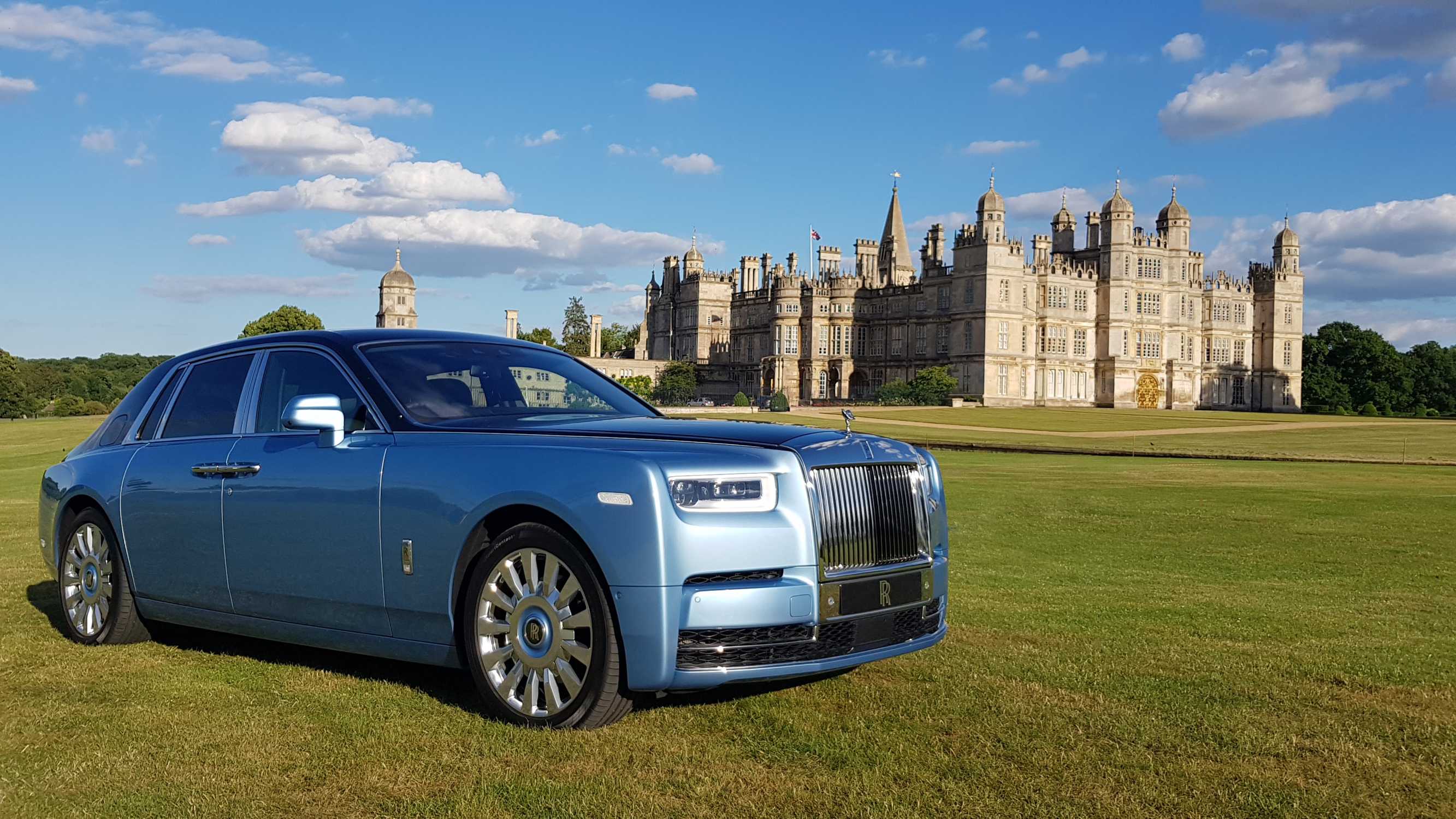 ROLLS-ROYCE MOTOR CARS CELEBRATES LARGEST GATHERING OF ROLLS-ROYCES IN THE  WORLD