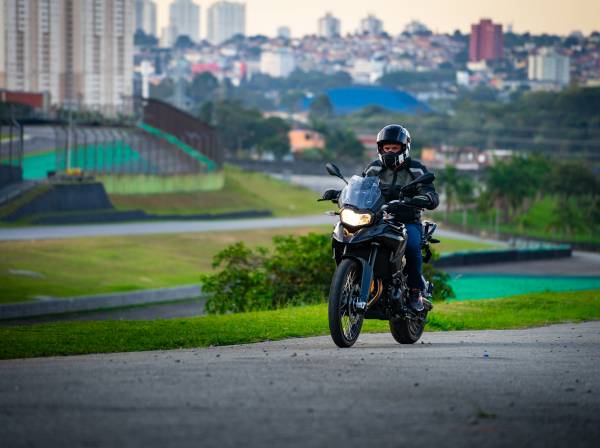 Superbike usada por Alex Barros no Mundial está à venda por R$ 800