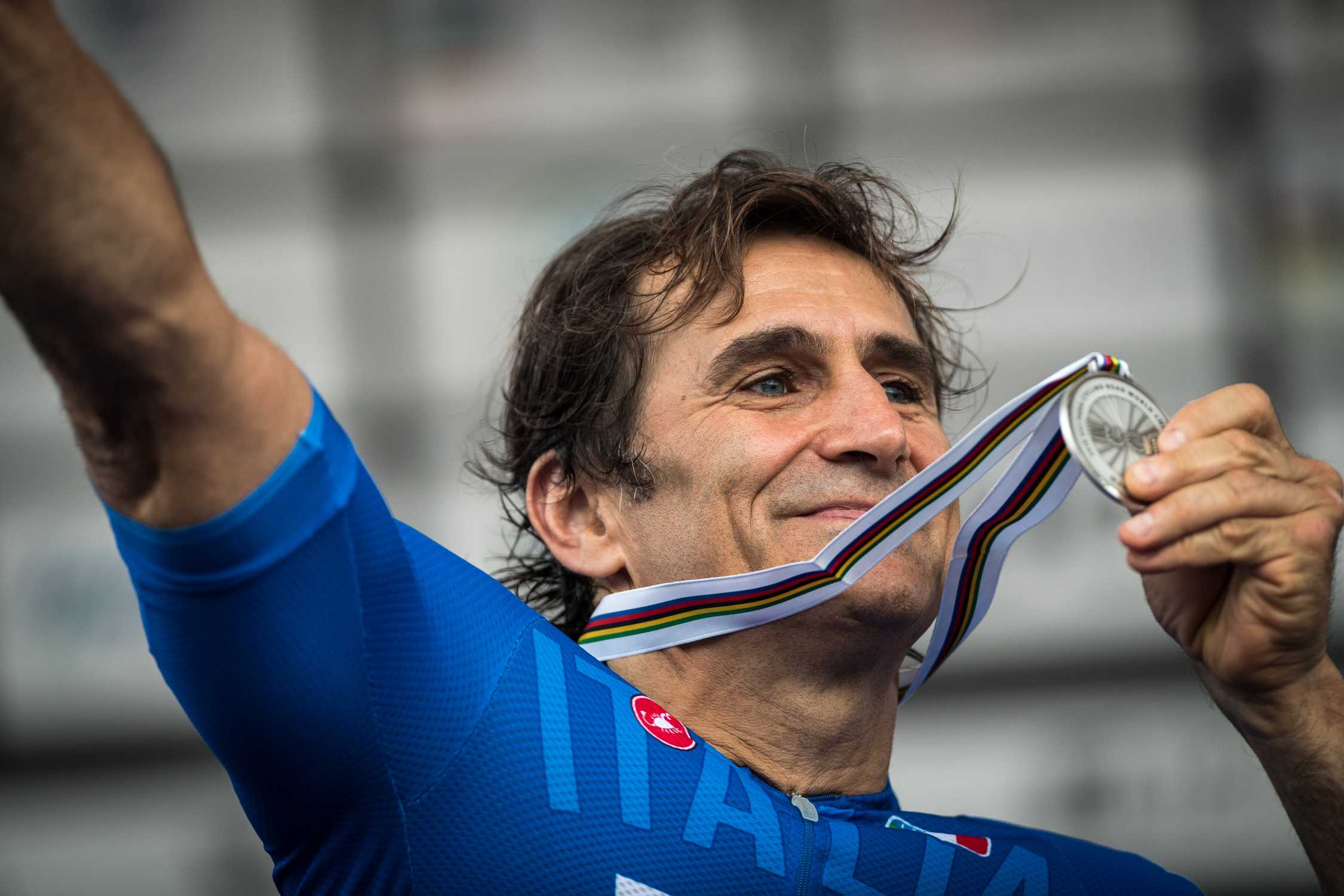 BMW Brand Ambassador Alessandro Zanardi wins two medals at the Paracycling World Championship