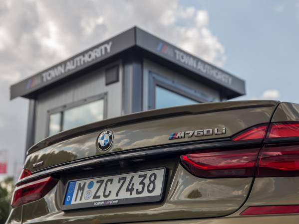 https://mediapool.bmwgroup.com/cache/P9/201809/P90321727/P90321727--only-in-m-town-new-digital-campaign-for-bmw-m-09-2018-599px.jpg