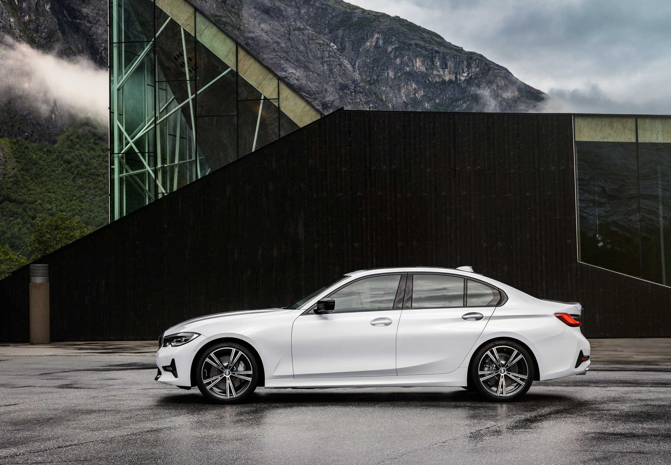The all-new BMW 3 Series Sedan, Model Sport Line, Mineral white metallic, Rim 19” Styling Individual 793i (10/2018).