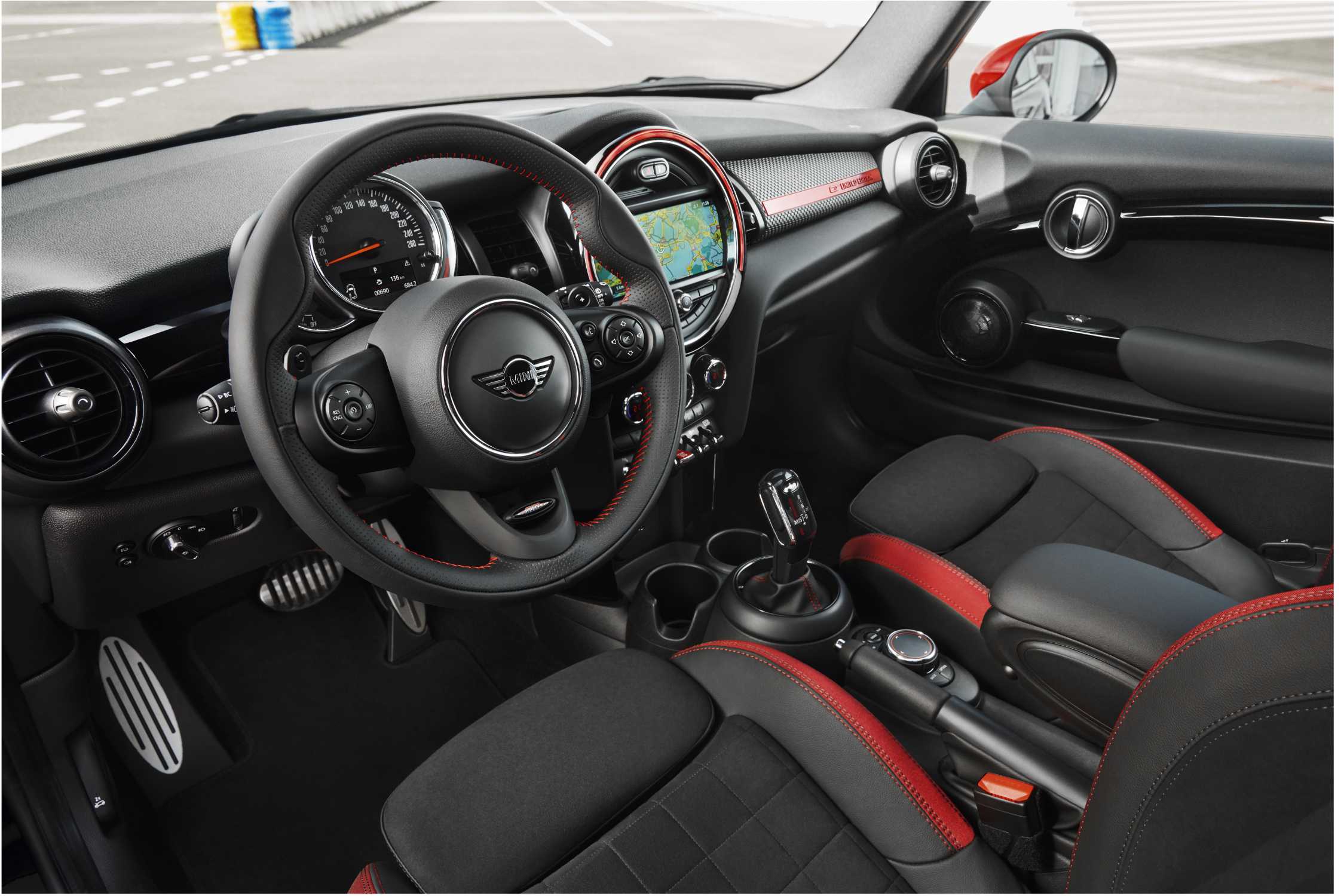 La nouvelle MINI Cooper S 3-portes GT Limited Edition prend place sur la  grille de départ : une allure sportive alliée à un plaisir de conduire  sublimé emballé par une riche histoire –