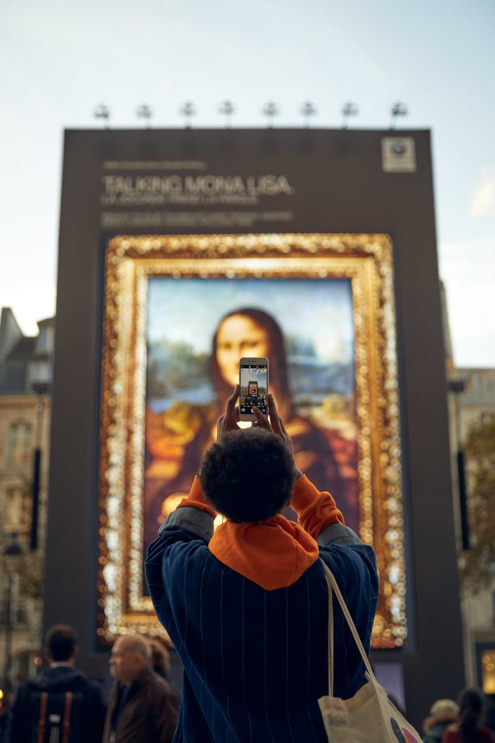 “Hey Mona Lisa…”. BMW spotlights the new BMW Intelligent Personal Assistant at the “Mondial de l’Automobile 2018” at the Centre George Pompidou in Paris with a spectacular installation. 01 - 03 October 2018. (10/2018)