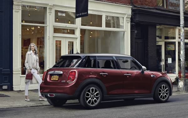 限定車mini Burgundy Editionを発売