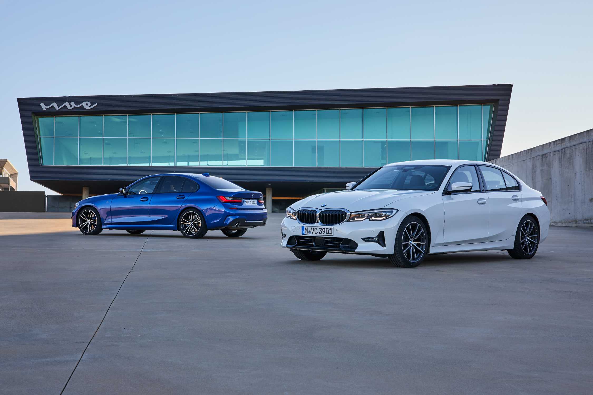 The all-new BMW 320d, Model Sport Line, Mineral white metallic, Rim 18” Styling 780 (12/2018).