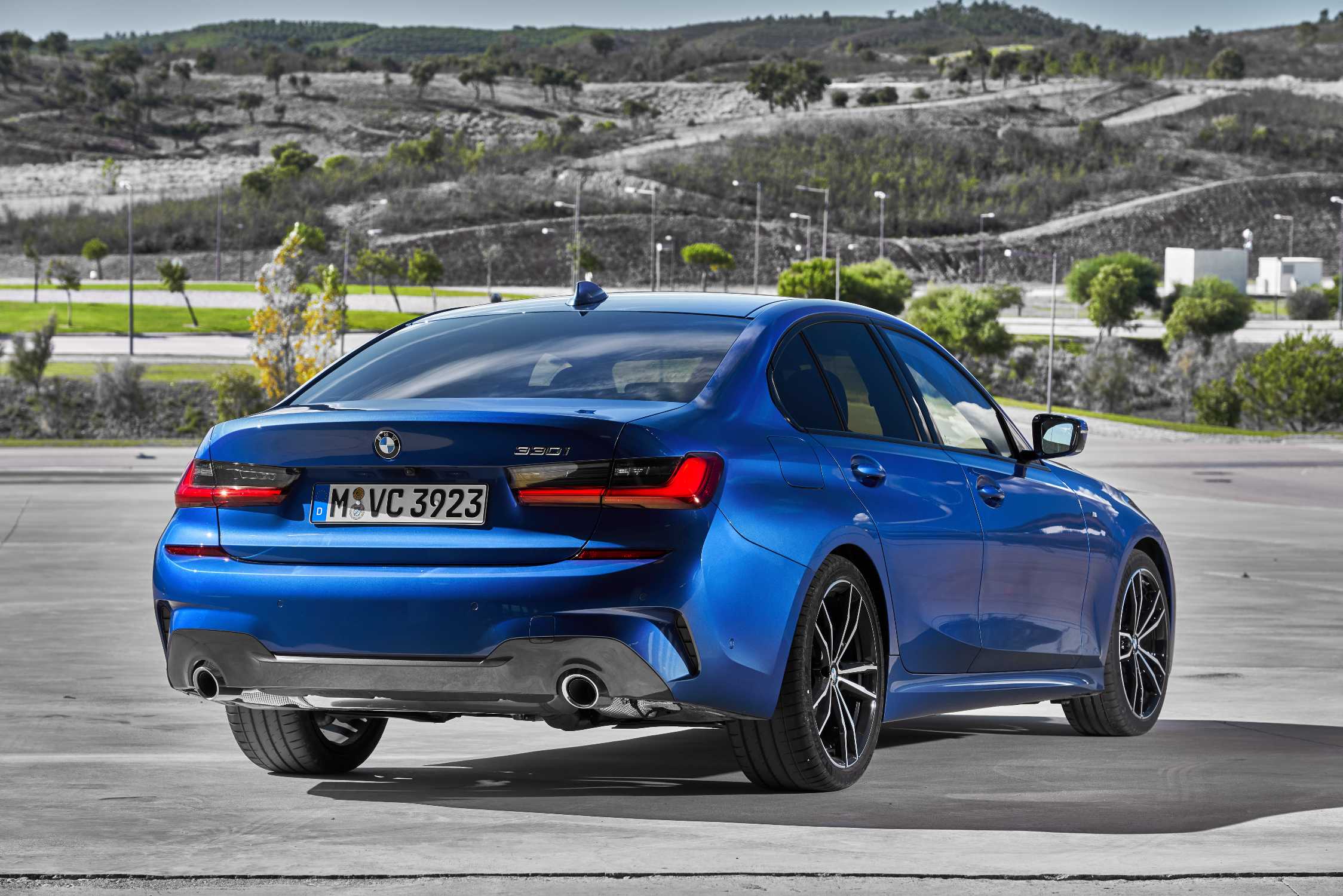The all-new BMW 330i, Model M Sport, Portimao blue metallic, Rim 19