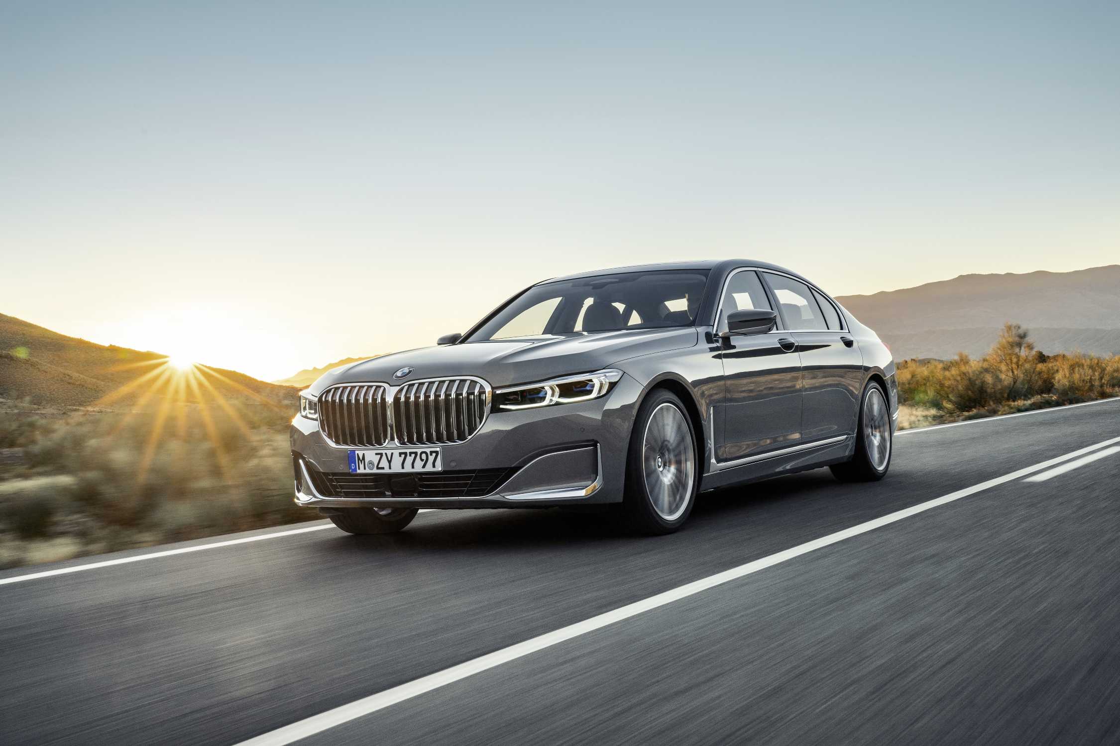 The new BMW 7 Series in painting Bernina Grey Amber Effect metallic with light-alloy wheel Styling 777 and leather “Nappa” with extended quilting in Cognac / Black (01/2019).