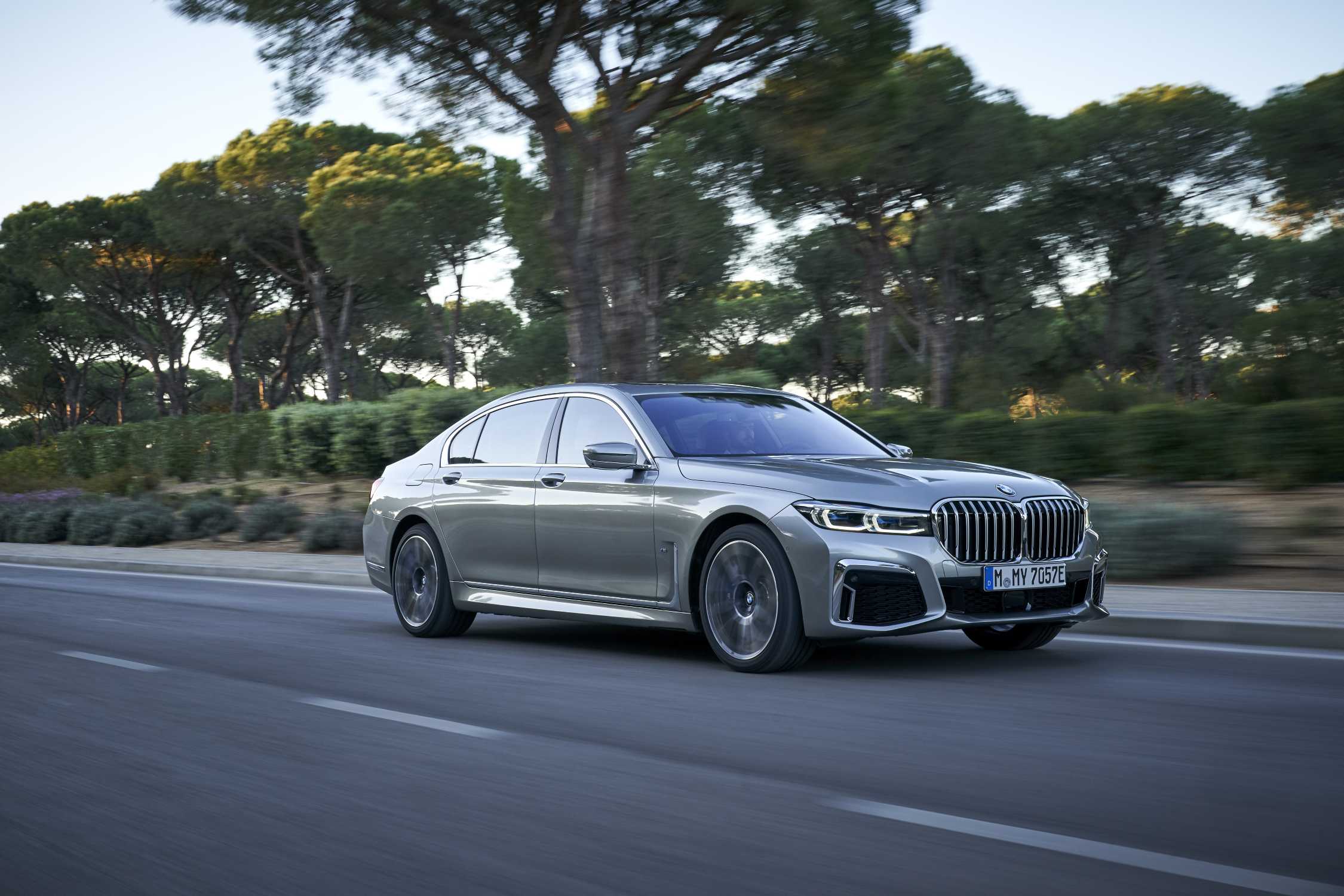 The new BMW 745Le xDrive in colour Donington Grey and 20” M light alloy wheels Star-spoke style 817 M Bicolour – Faro, Portugal (04/2019).