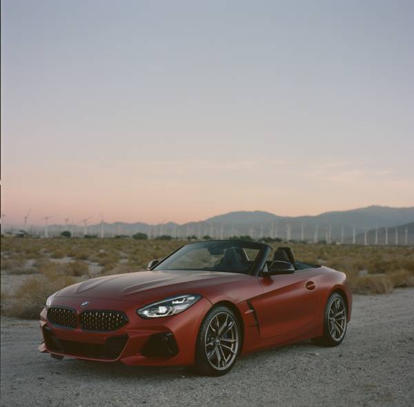 Cool und gefährlich“: Brooklyn Beckham porträtiert den neuen BMW Z4.