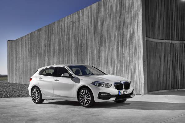 The all-new BMW 1 Series, BMW 118i, Model Sportline, Mineral white