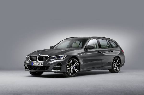 The new 3 Touring, Model M Sport, BMW Individual Dravit Grey metallic, 19” BMW Individual Rim Styling 793I (06/2019).