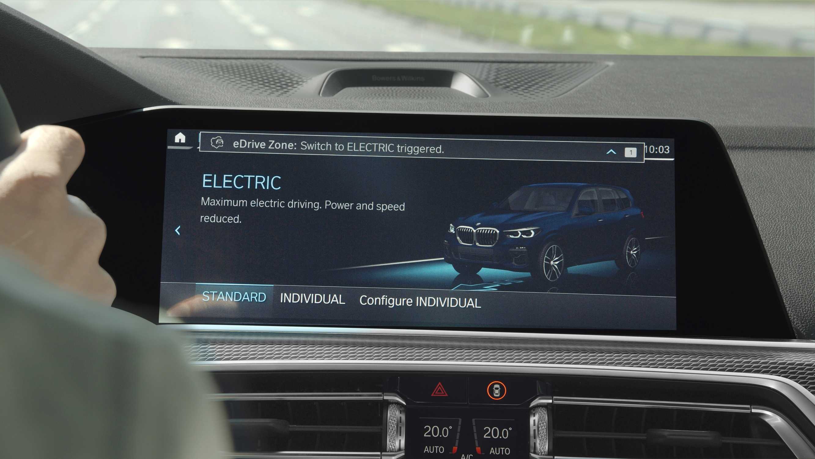 BMW eDrive Zones test vehicle automatically switches into electric driving mode (06/2019).