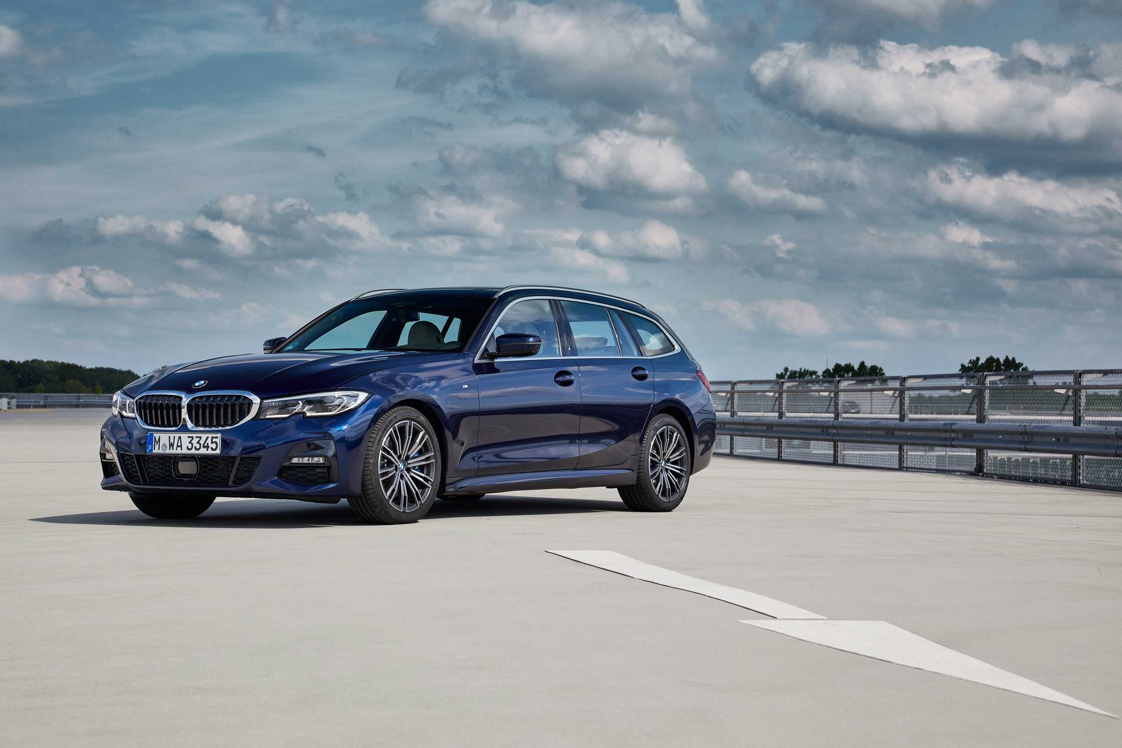 The all-new BMW 330d xDrive Touring, Model M Sport, Tansanit Blue II metallic (07/2019).