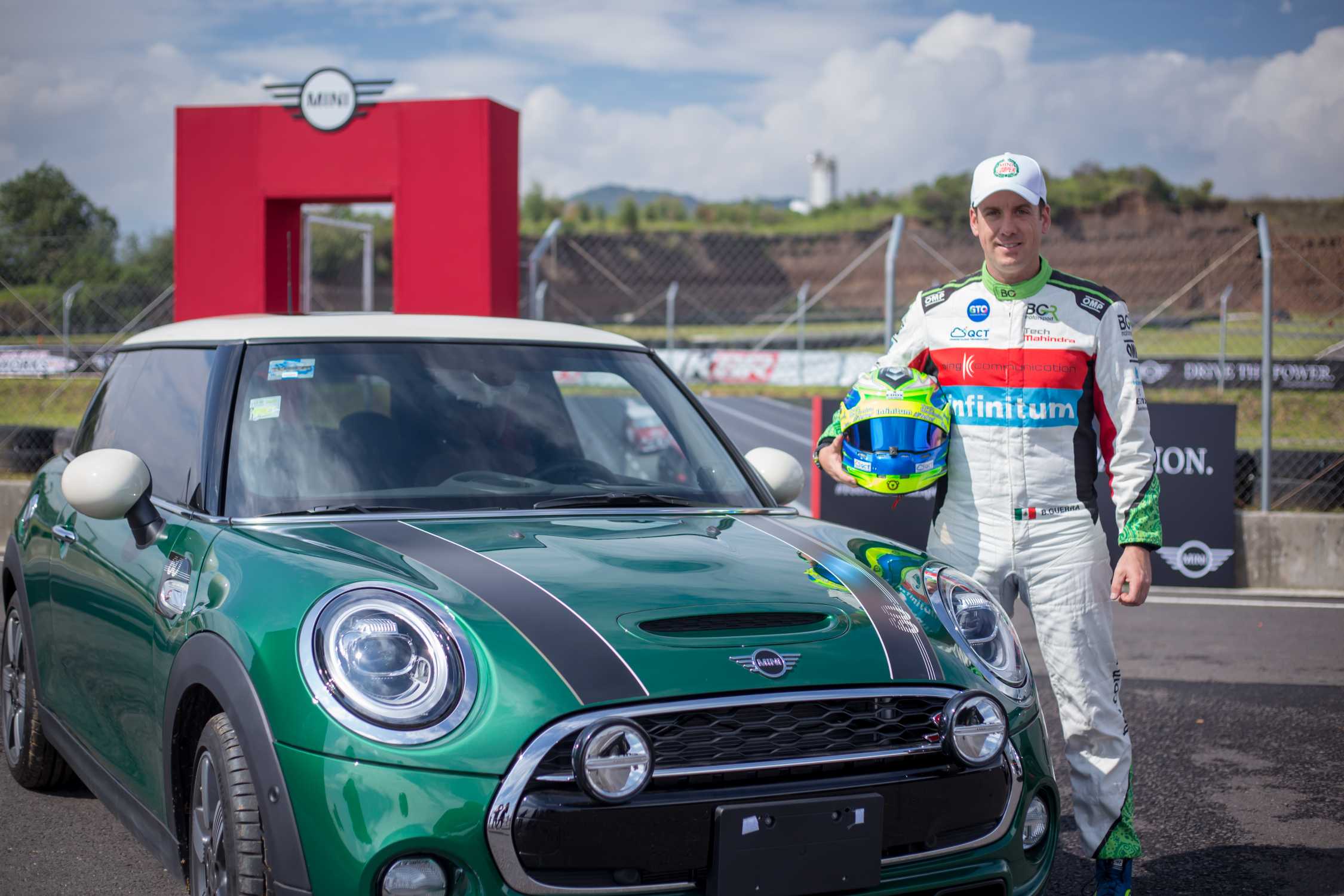 El piloto mexicano de rallies Benito Guerra es presentado como nuevo vocero de la estrategia MINI Racing.