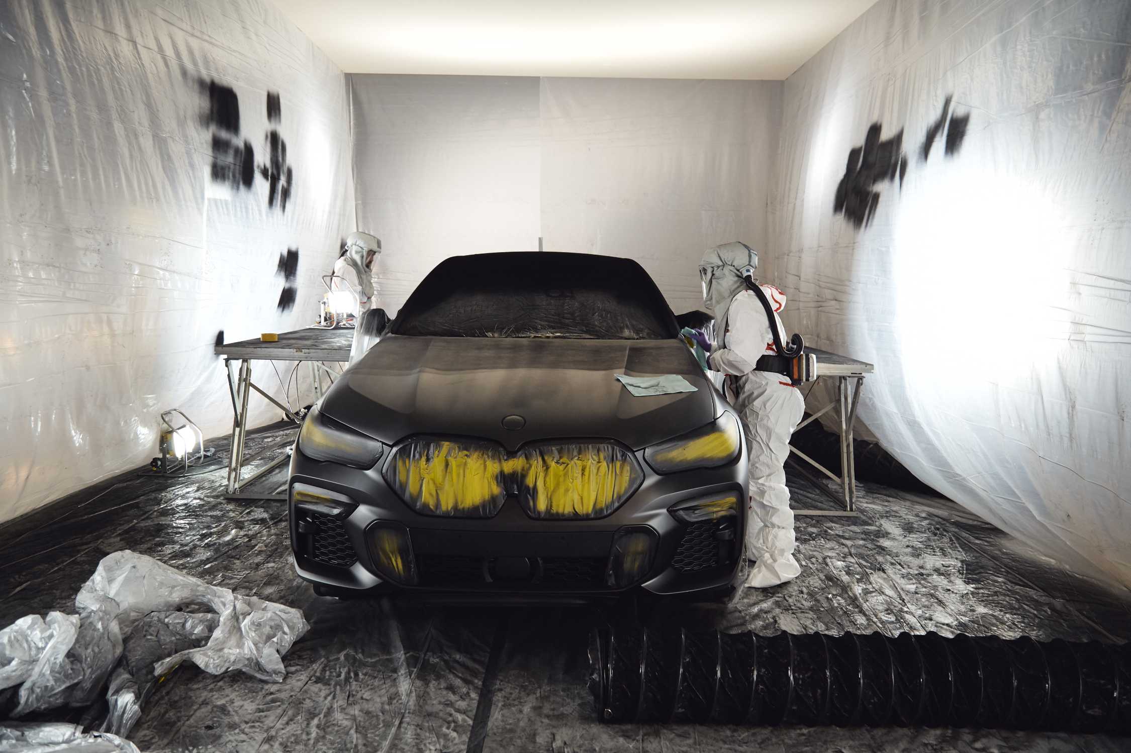The BMW Vantablack X6 – Making of pictures (08/2019).