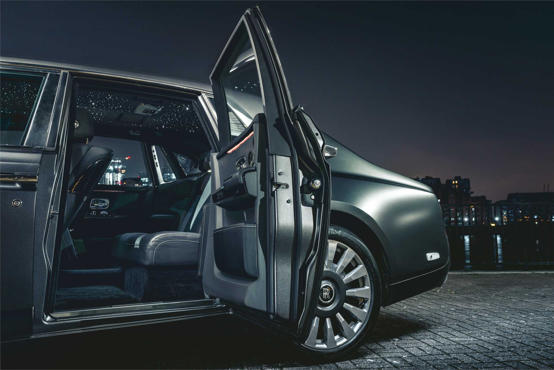 PHOTOS: Rolls-Royce Phantom Starlight Headliner