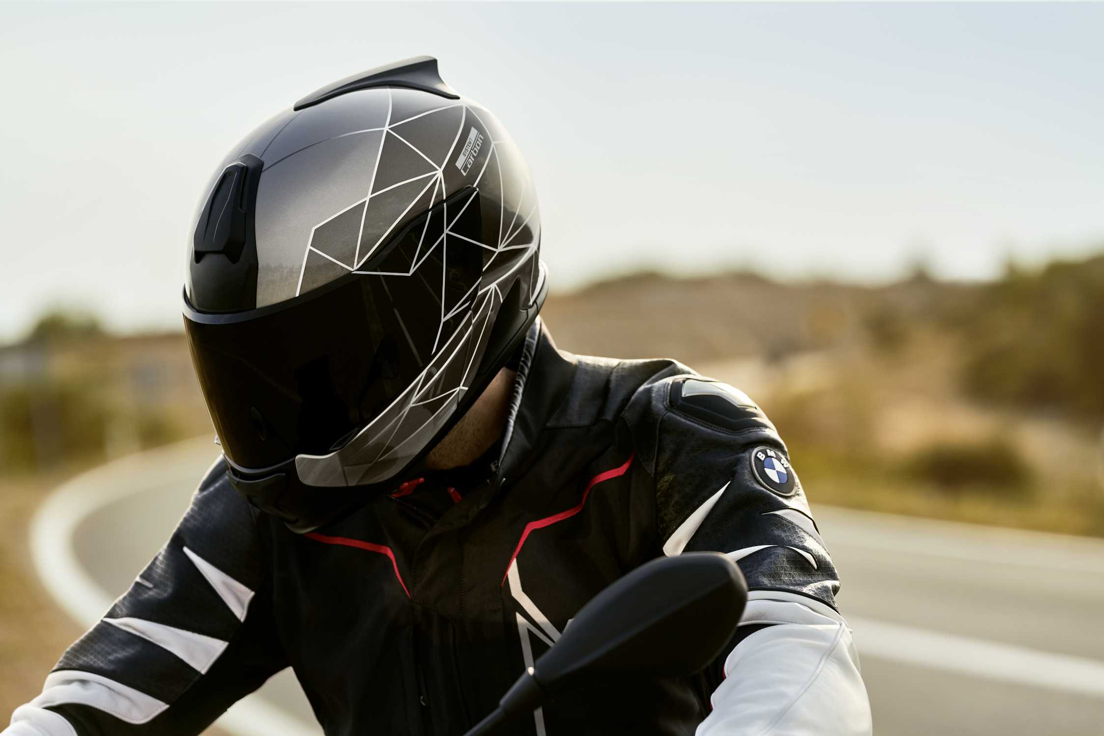 BMW Motorrad Ride & Style Kollektion 2020. Helmet System 7 Carbon Option 719. Jacket XRide Pro