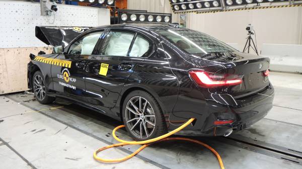 Euro NCAP crash testing: five stars for the new BMW 3 Series.