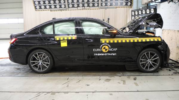 Euro NCAP crash testing: five stars for the new BMW 3 Series.