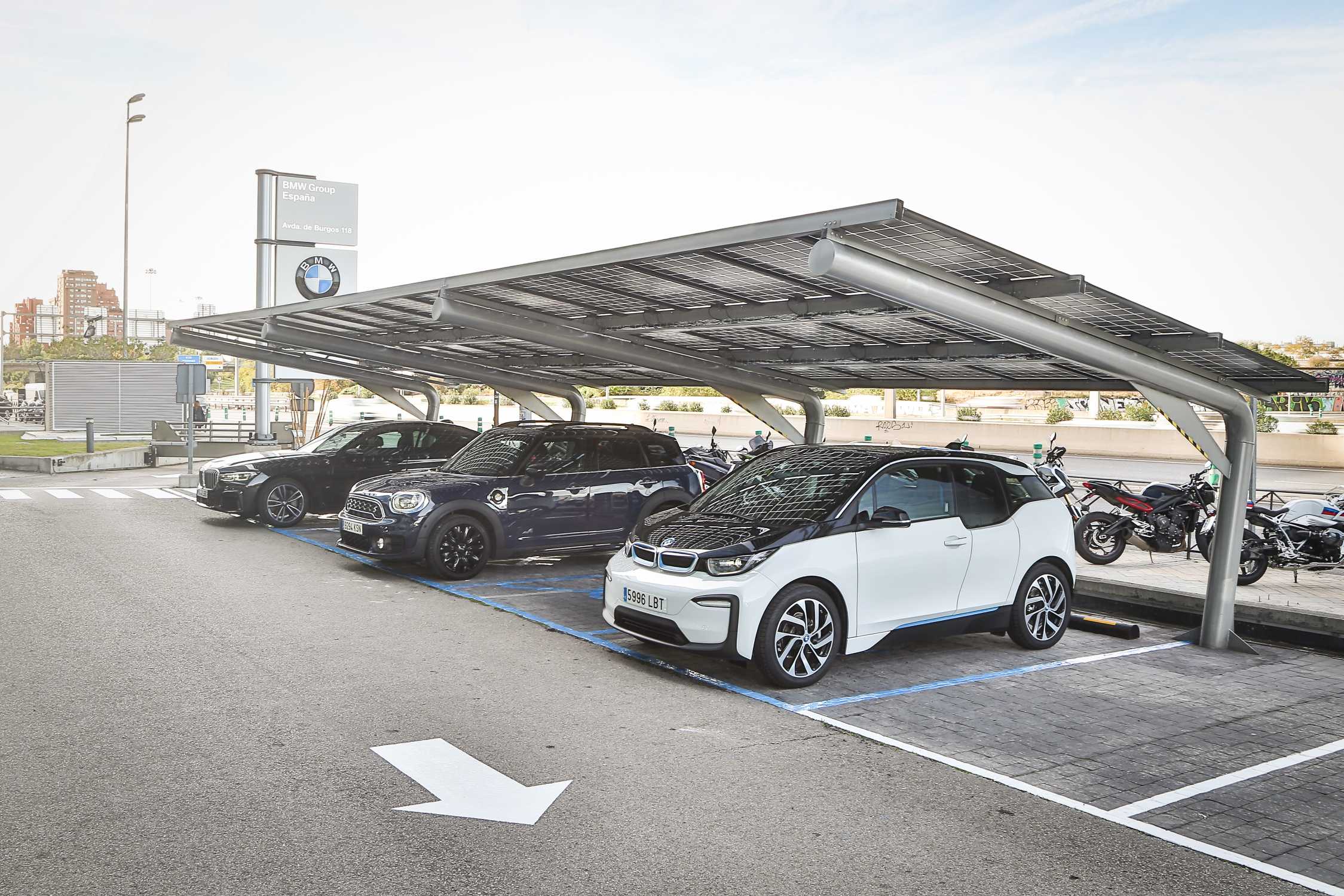 Pérgola fotovoltaica BMW Group España