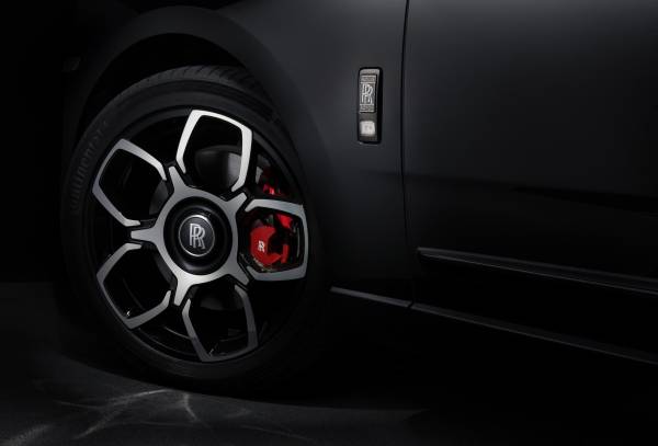 ROLLS-ROYCE MOTOR CARS' BLACK BADGE CULLINAN WITH INTERLINKED RR MONOGRAM TO WHEEL CENTRES AND BLACK BADGE