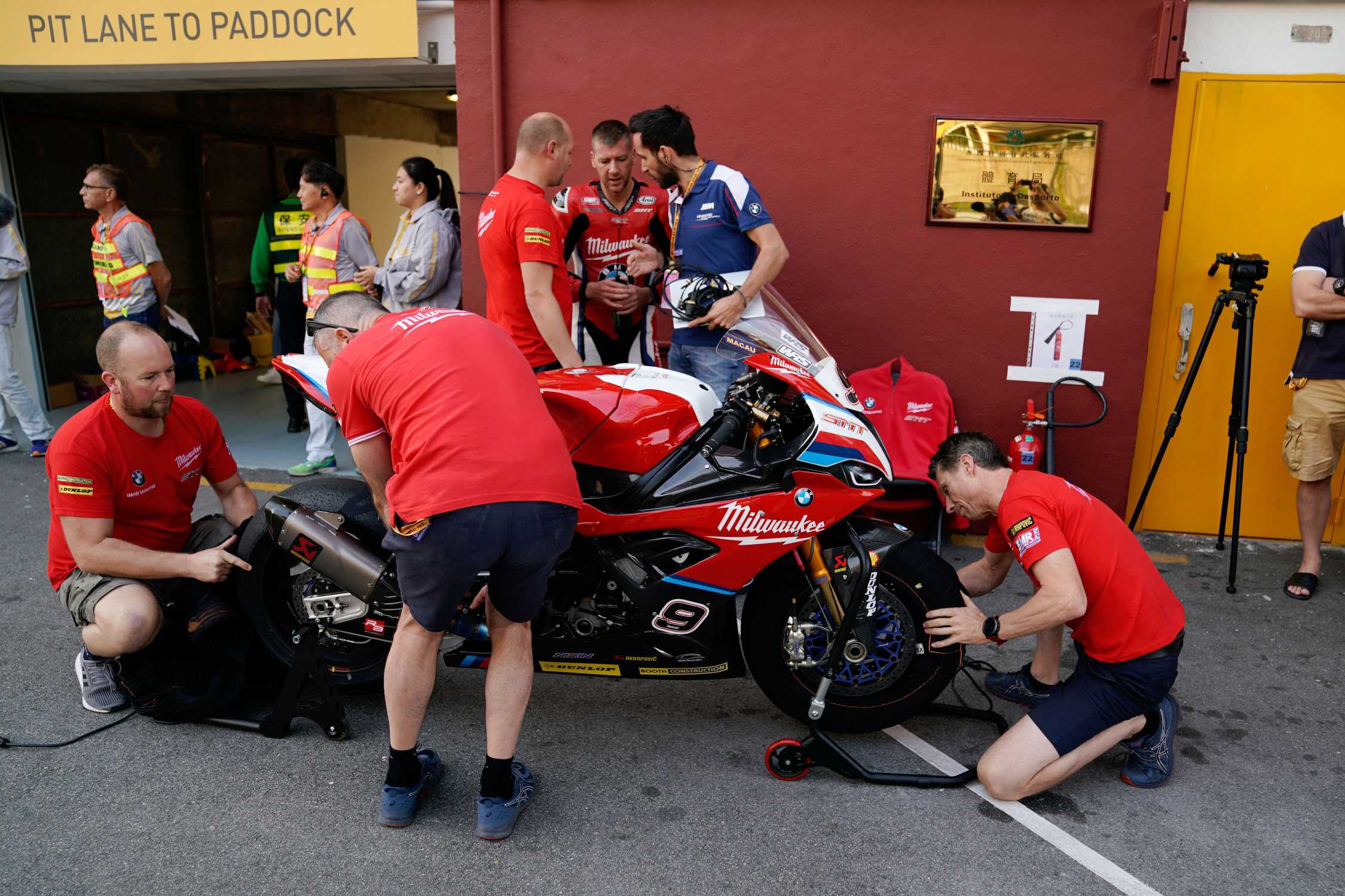 Macau (Chn), 16Th November 2019. 53Rd Macau Motorcycle Grand Prix. #9 Bmw S  1000 Rr, Ian Hutchinson (Gbr), Team Milwaukee With Smt. Bmw Motorrad  Motorsport.