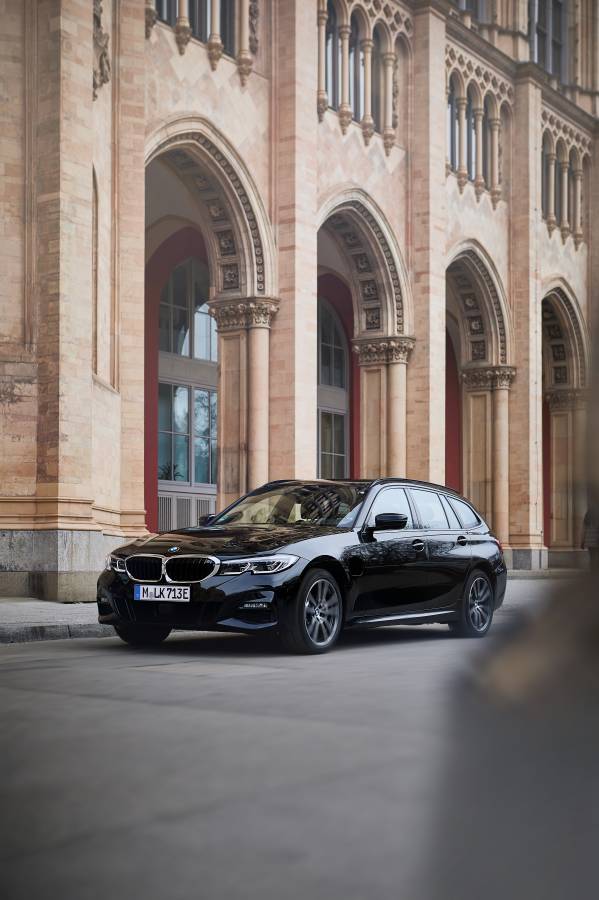 File:BMW G21 M340i xDrive Black Sapphire Metallic (4).jpg