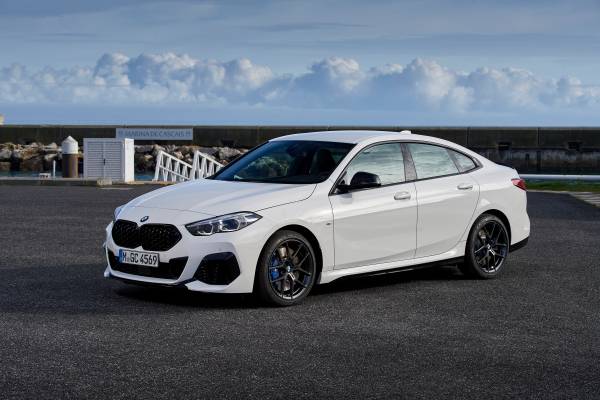https://mediapool.bmwgroup.com/cache/P9/202002/P90383019/P90383019-the-first-ever-bmw-m235i-xdrive-gran-coupe-alpine-white-02-2020-600px.jpg
