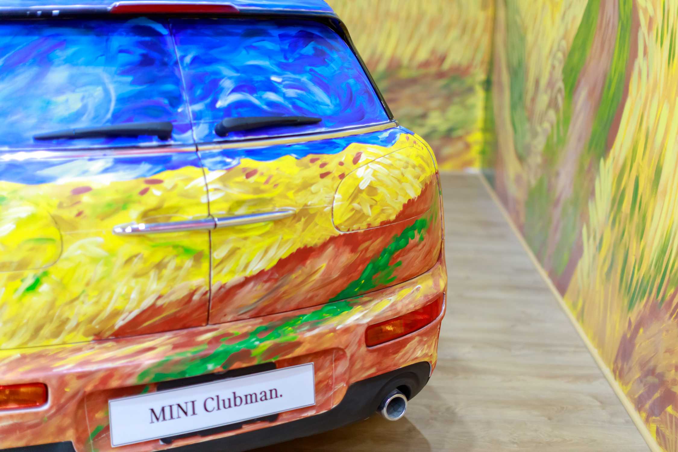 MINI México en la exhibición "Van Gogh Alive, The Experience". Dentro ...