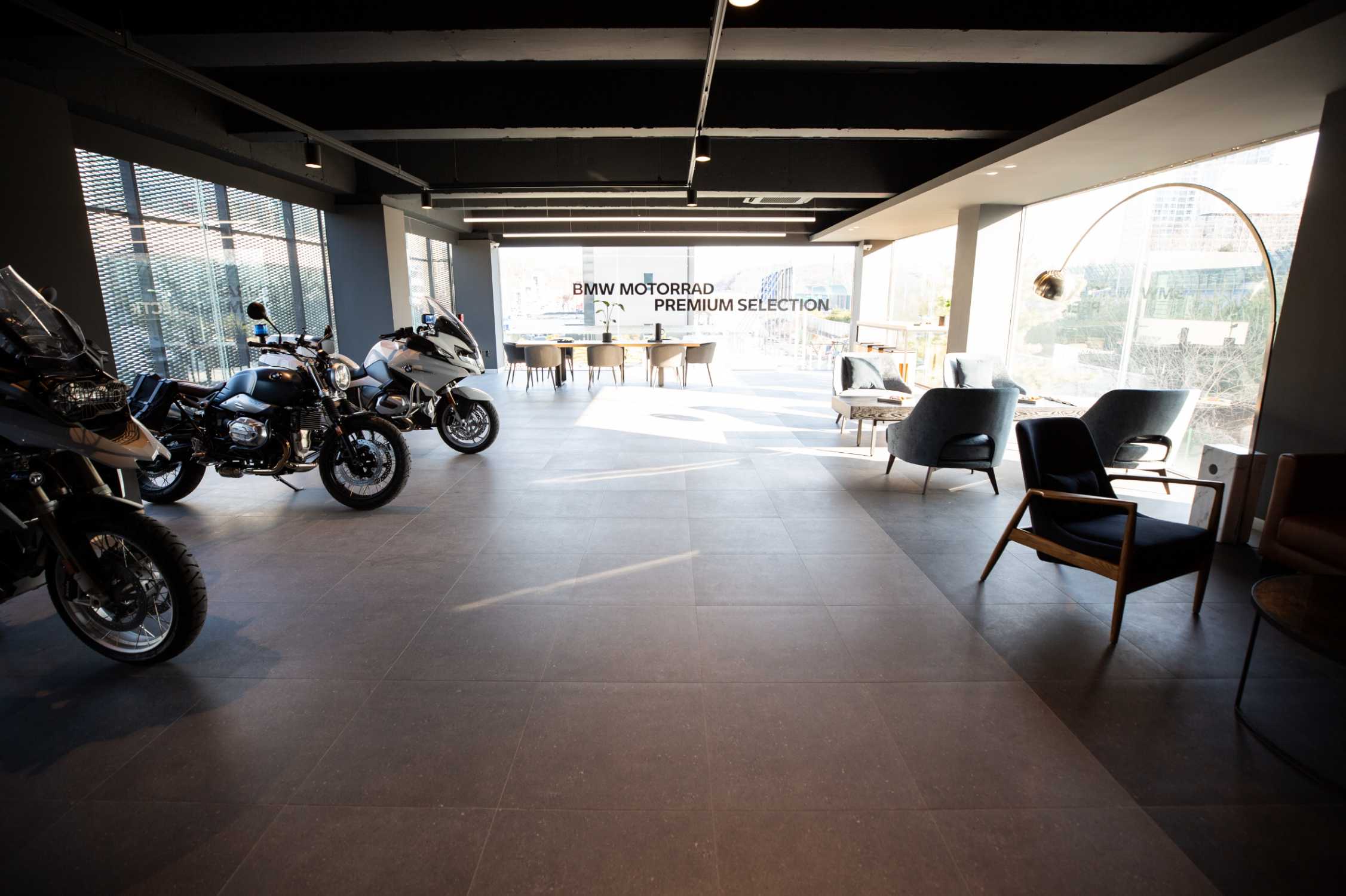 bmw cycle showroom near me