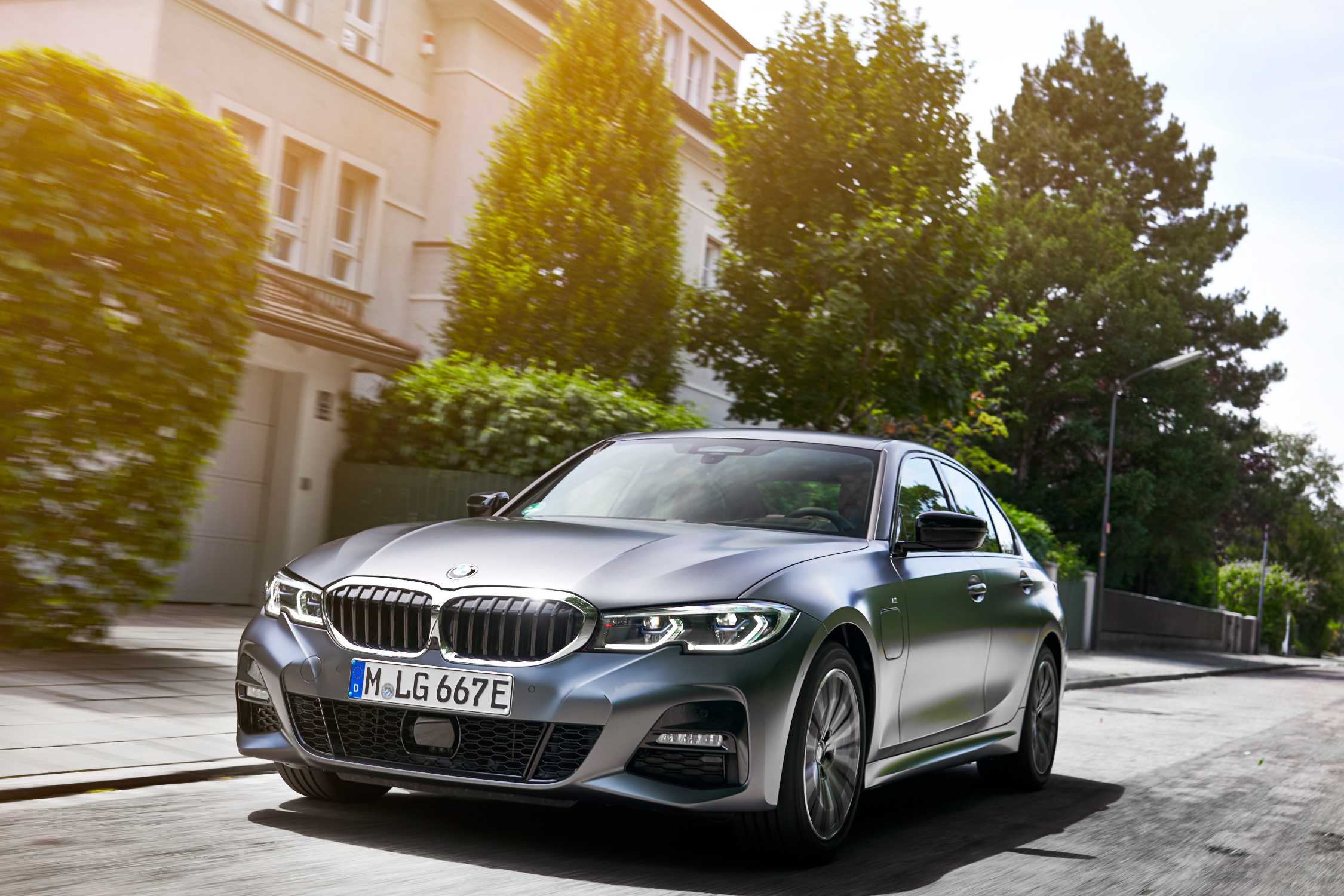 Bmw 330e store range 2021