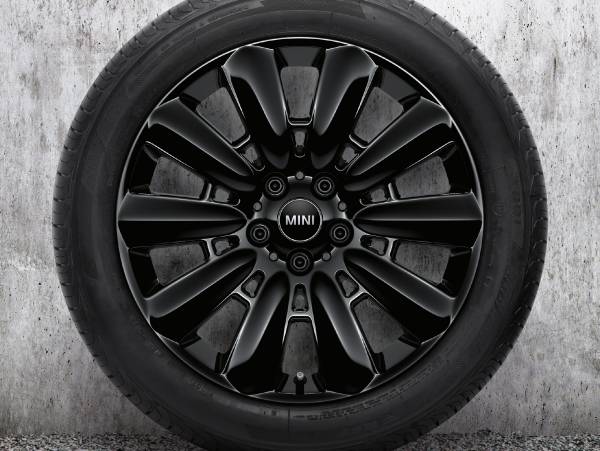 限定車「MINI Crossover Cornwall Edition」誕生