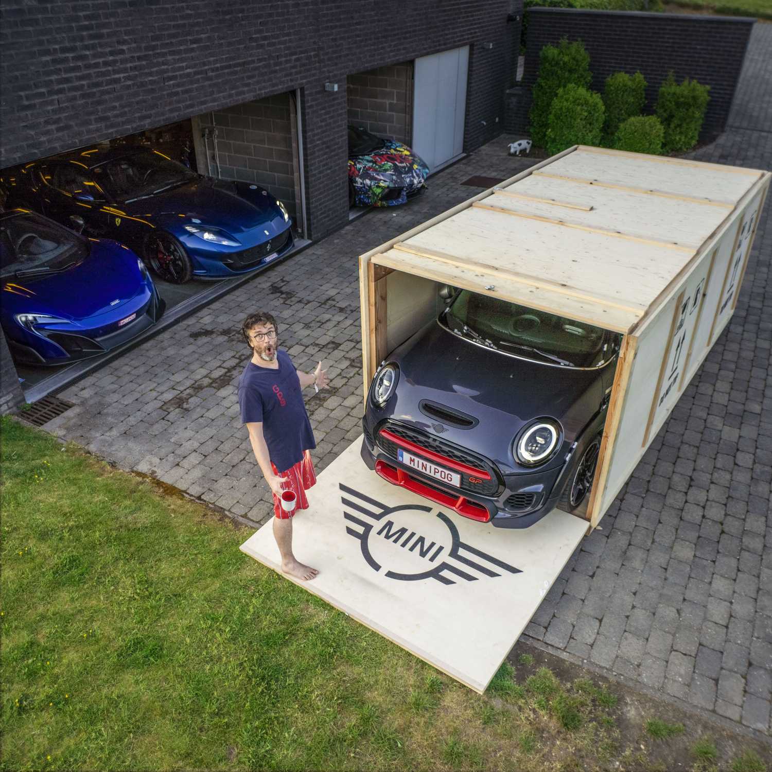MINI Belux delivered the new MINI John Cooper Works GP at POG’s home in a spectacular way (05/2020)