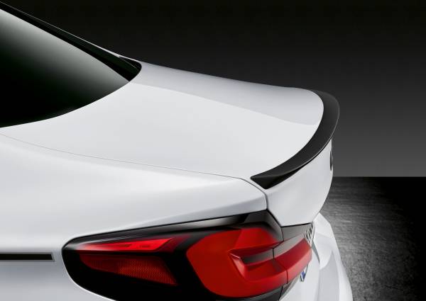 Die neue BMW 5er Limousine, M Performance Heckspoiler Schwarz matt (05/2020)