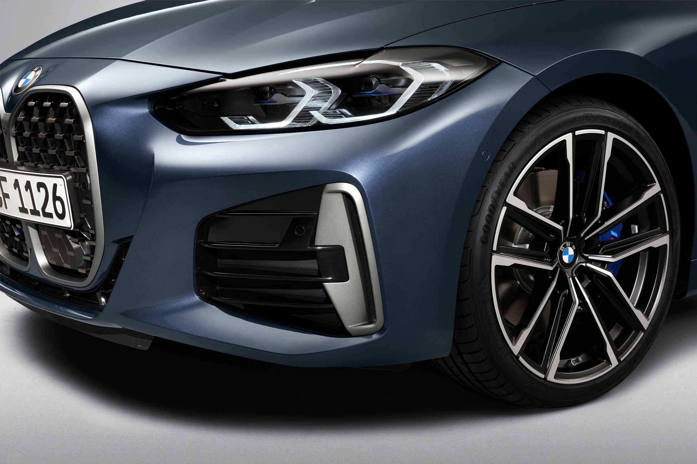 BMW M440i xDrive, Arctic Race Blue, Rim 19” Styling 797 M (06/2020).
