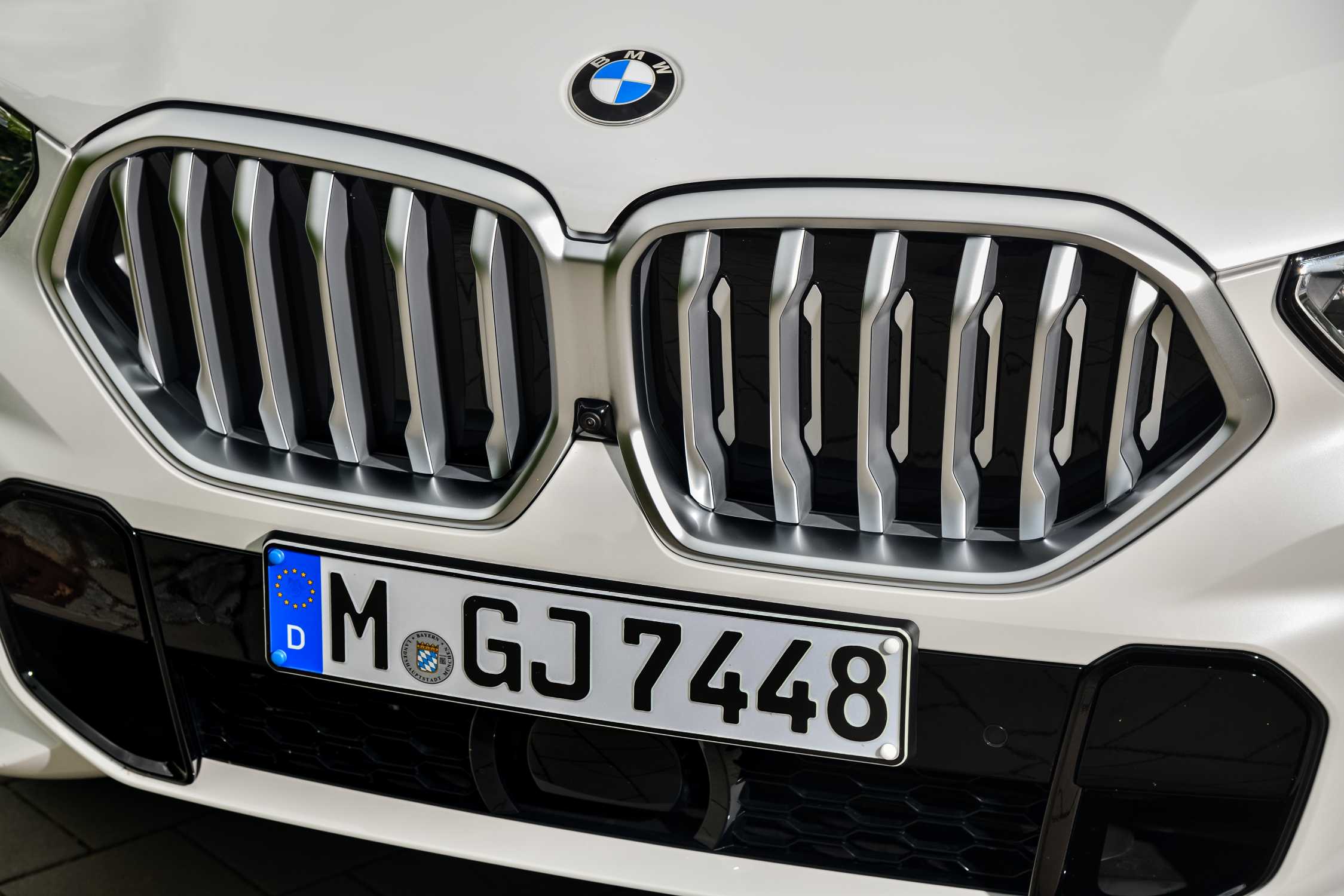 The new BMW X6 xDrive30d (05/2020).