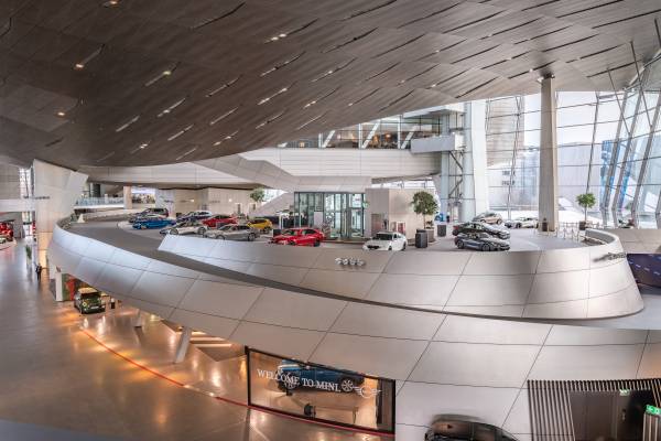 SHOPS IN BMW WELT AND BMW MUSEUM FOR LIFERSTYLE AND ACCESSOIRES